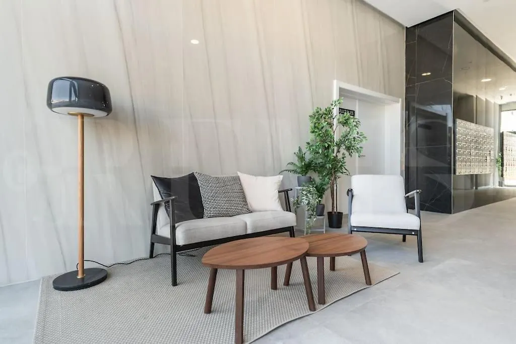 22Nd Floor Modern Urban Sky Apartment With Parking & Gym By Rems Malaga