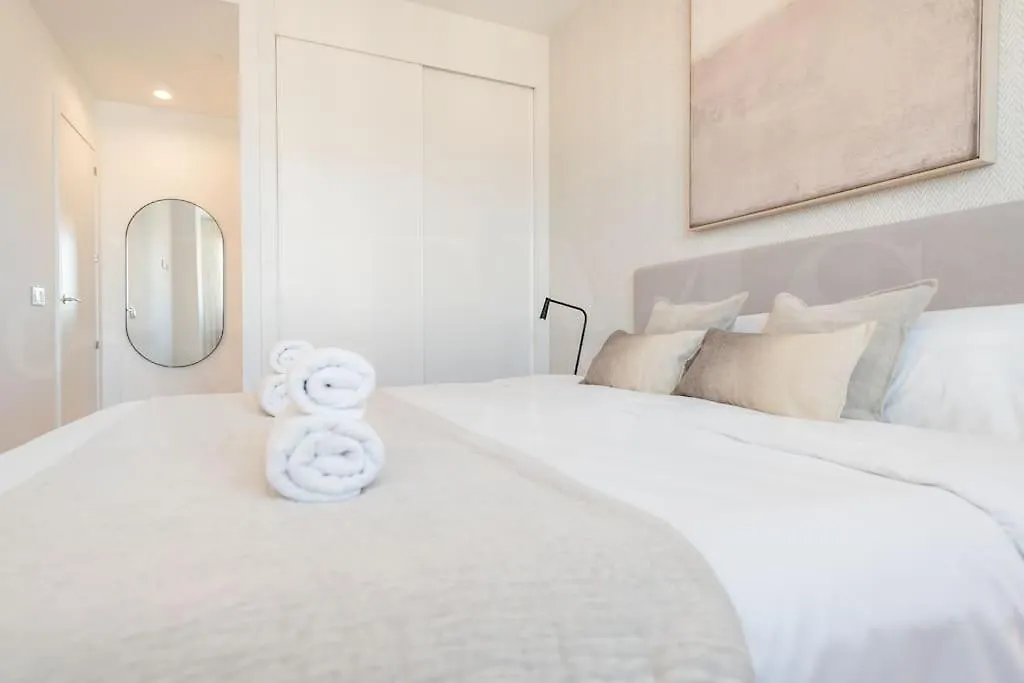22Nd Floor Modern Urban Sky Apartment With Parking & Gym By Rems Malaga 0*,  Hiszpania