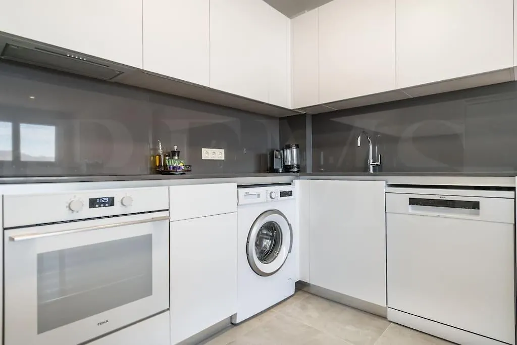 22Nd Floor Modern Urban Sky Apartment With Parking & Gym By Rems Málaga